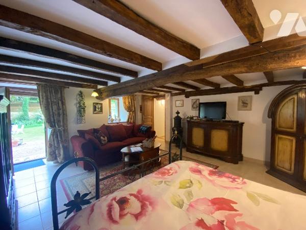 Propriété de caractère au sein de la Suisse Normande - maison de 190 m² avec deux gîtes et terrain.