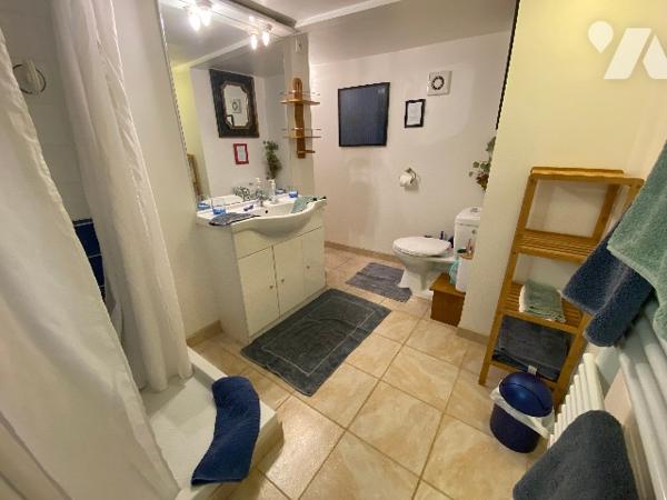 Propriété de caractère au sein de la Suisse Normande - maison de 190 m² avec deux gîtes et terrain.