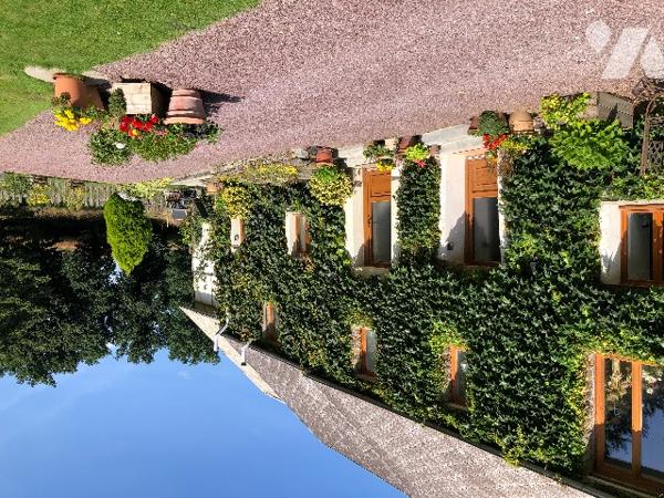 Propriété de caractère au sein de la Suisse Normande - maison de 190 m² avec deux gîtes et terrain.