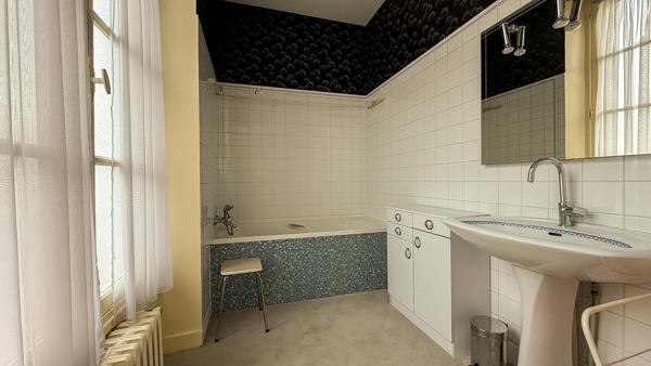 Appartement de 130m2 avec garage et espaces annexes
