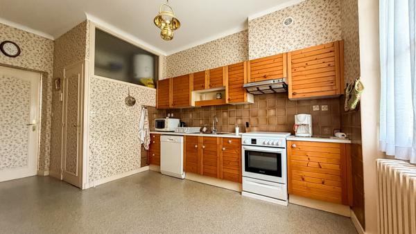 Appartement de 130m2 avec garage et espaces annexes