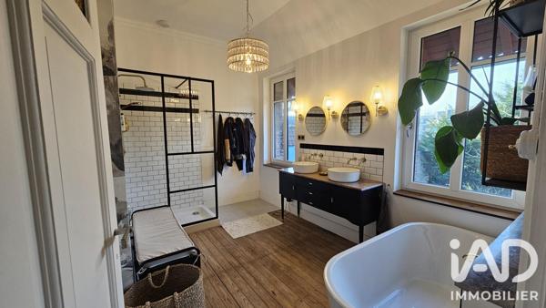 Maison à vendre 8 pièces 234 m² Saint-Amand-les-Eaux