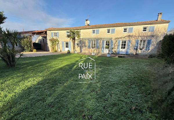 79370 AIGONDIGNE Longère de charme rénovée - de 220 M2