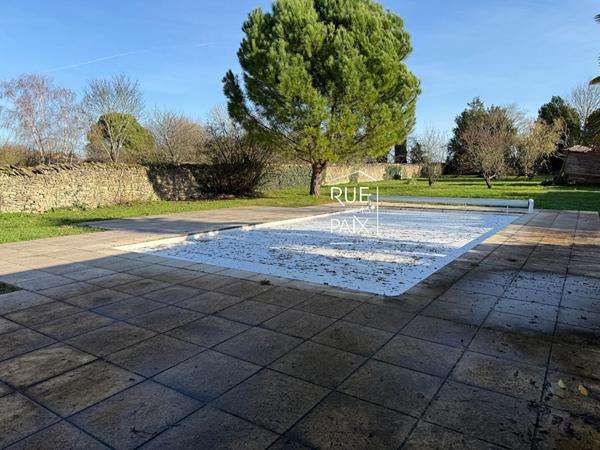 79370 AIGONDIGNE Longère de charme rénovée - de 220 M2