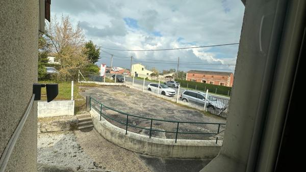 LOCAL COMMERCIAL avec MAISON sur 1000 M2 BORDURE ANCIENNE NATIONALE 10