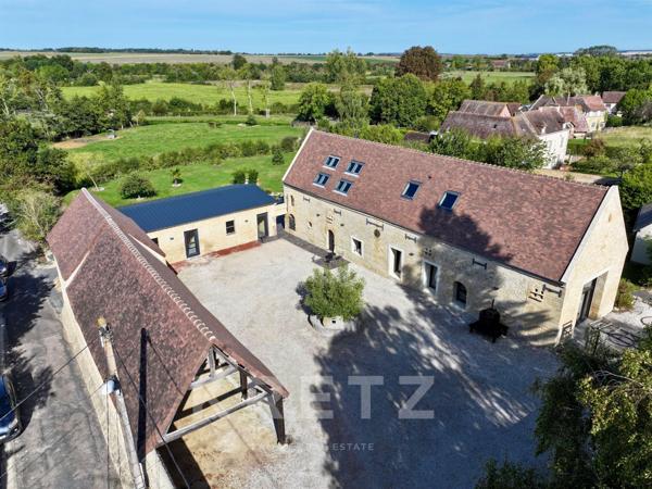 Propriété du XVIIIe rénovée dans un gout design, parc de 1/2Ha, dépendances, rivière