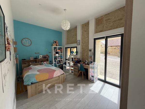 Propriété du XVIIIe rénovée dans un gout design, parc de 1/2Ha, dépendances, rivière