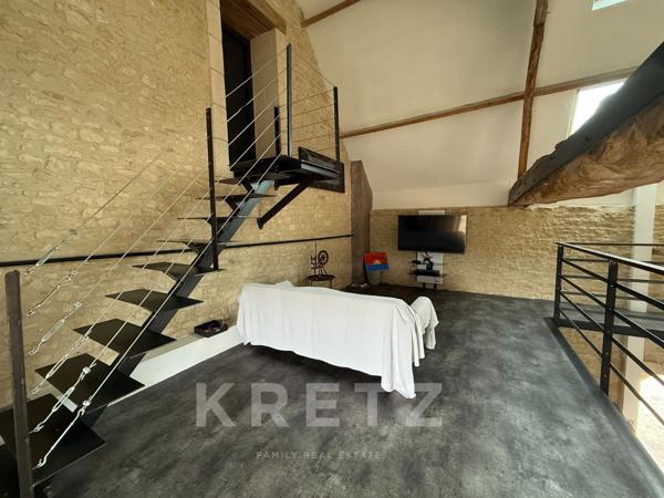 Propriété du XVIIIe rénovée dans un gout design, parc de 1/2Ha, dépendances, rivière