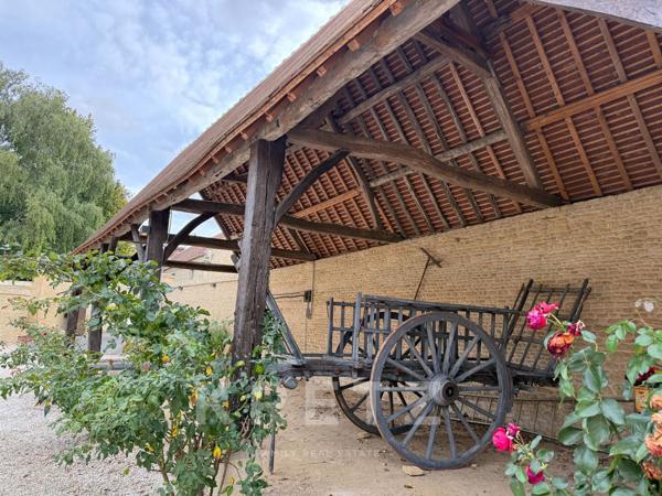 Propriété du XVIIIe rénovée dans un gout design, parc de 1/2Ha, dépendances, rivière