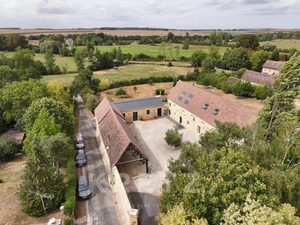 Propriété du XVIIIe rénovée dans un gout design, parc de 1/2Ha, dépendances, rivière