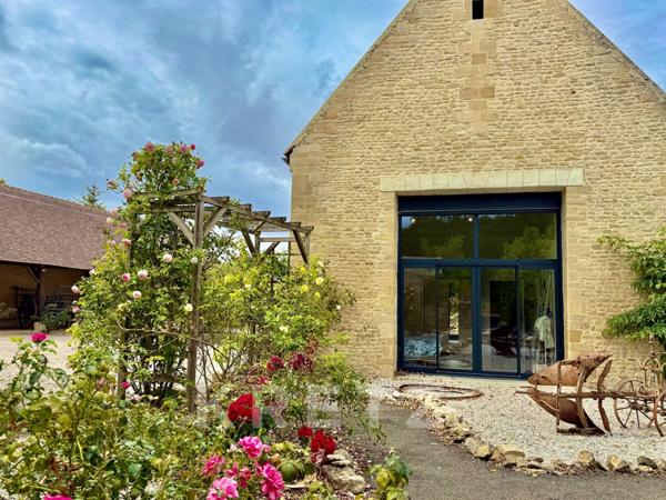 Propriété du XVIIIe rénovée dans un gout design, parc de 1/2Ha, dépendances, rivière