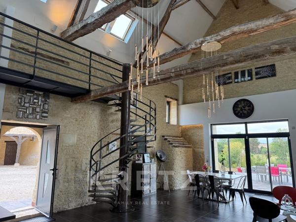 Propriété du XVIIIe rénovée dans un gout design, parc de 1/2Ha, dépendances, rivière