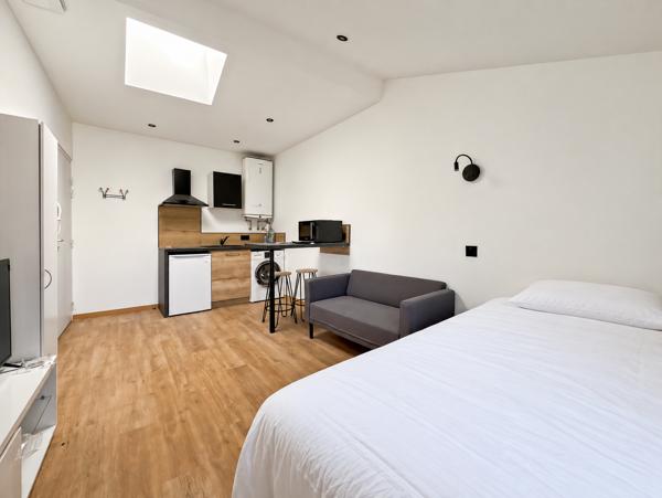 Studio entièrement refait à neuf, meublé et équipé, au calme