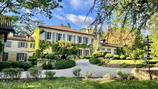 Propriété historique d’exception au cœur de 6 hectares de campagne verdoyante