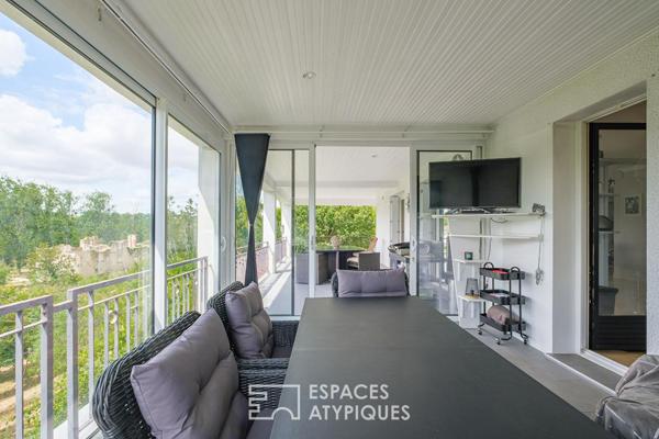 Vue imprenable et piscine à débordement : vaste maison familiale