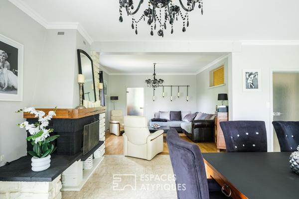 Vue imprenable et piscine à débordement : vaste maison familiale