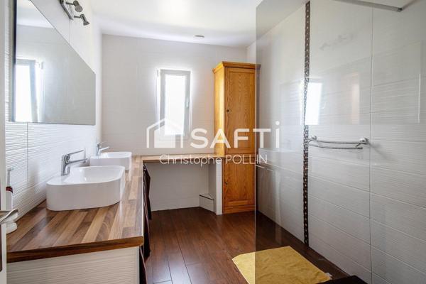 villa contemporaine tres bien équipée