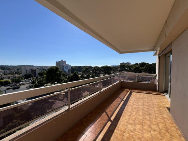 Le Cannet – A louer - 2 pièces avec terrasse, cave et parking