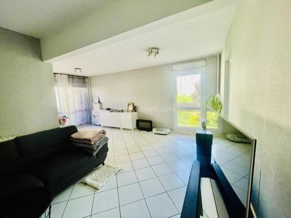 Vente                                                      Appartement
                        
                     5 pièces                      87 m2                     à Grenoble