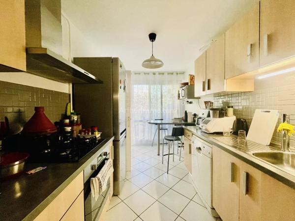 Vente                                                      Appartement
                        
                     5 pièces                      87 m2                     à Grenoble