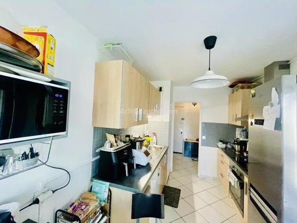 Vente                                                      Appartement
                        
                     5 pièces                      87 m2                     à Grenoble