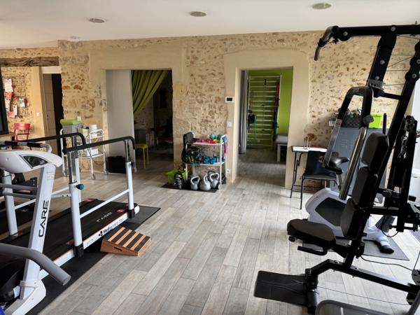 Immeuble en centre ville de Parigné l’évêque