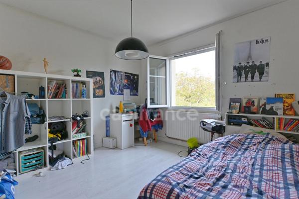 Houilles (78800) - Maison contemporaine 8 pièces, 5 chambres de 174 m², proche centre-ville