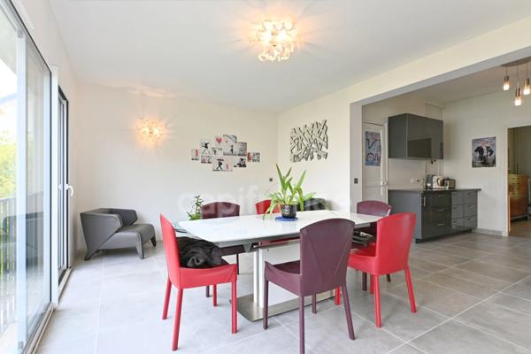 Houilles (78800) - Maison contemporaine 8 pièces, 5 chambres de 174 m², proche centre-ville