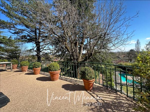 Maison de maître et son parc aux portes de Lyon !