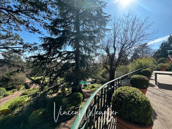 Maison de maître et son parc aux portes de Lyon !