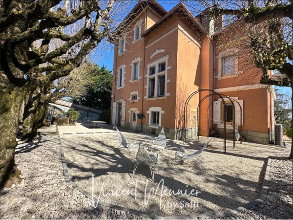Maison de maître et son parc aux portes de Lyon !