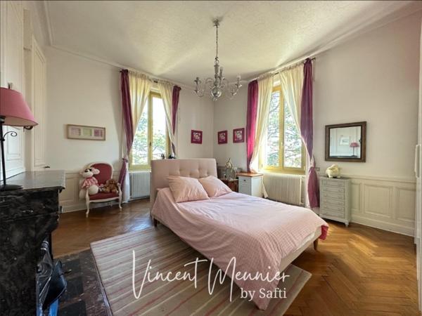 Maison de maître et son parc aux portes de Lyon !