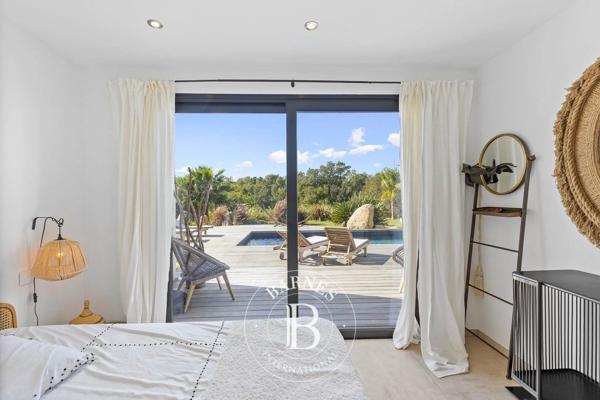 Sainte-Lucie-de-Porto-Vecchio, Villa 5 Chambres -  254 m² à vendre
