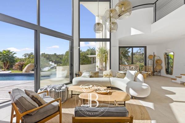 Sainte-Lucie-de-Porto-Vecchio, Villa 5 Chambres -  254 m² à vendre