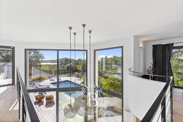 Sainte-Lucie-de-Porto-Vecchio, Villa 5 Chambres -  254 m² à vendre