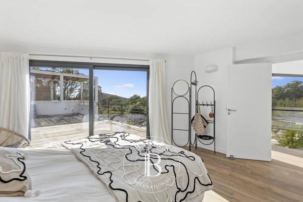 Sainte-Lucie-de-Porto-Vecchio, Villa 5 Chambres -  254 m² à vendre
