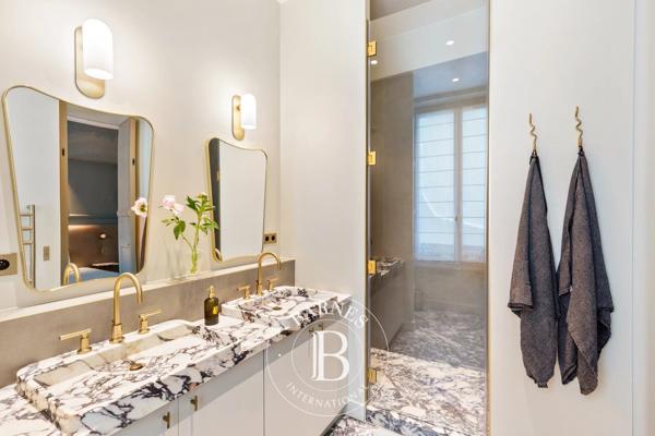 Paris 9ème, Appartement 3 Chambres -  163 m² à vendre