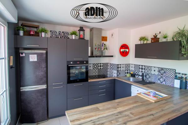 Rez de jardin
                                                                                                                                                                                                                                                                                                                        3 pièce(s)                                                                                                                                                                                                          2 chambre(s)                                                                                                                                                                                                          64.1  m²