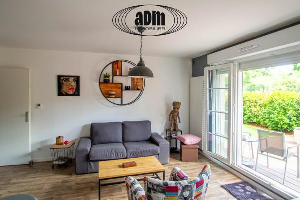Rez de jardin
                                                                                                                                                                                                                                                                                                                        3 pièce(s)                                                                                                                                                                                                          2 chambre(s)                                                                                                                                                                                                          64.1  m²