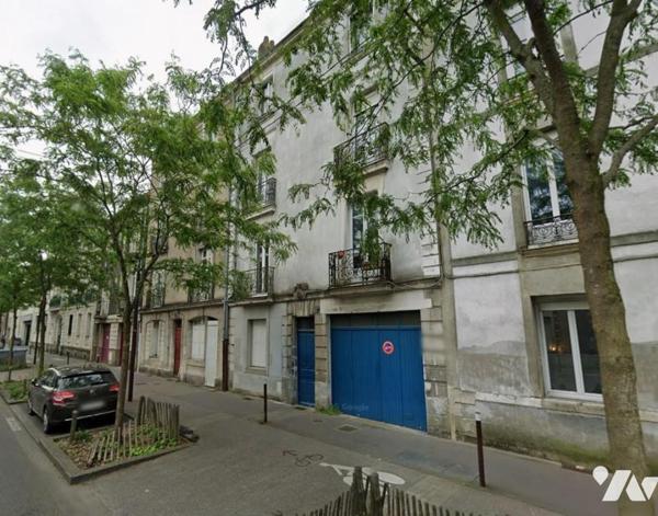 A VENDRE - REPUBLIQUE - Studio en parfait état avec grenier