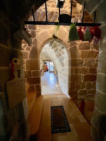 CHATEAU 10 PIECES RESTAURE