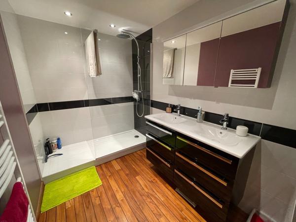 CHATEAU 10 PIECES RESTAURE