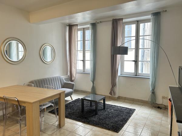 CARCASSONNE - CENTRE-VILLE - T2 MEUBLE - 42 M²