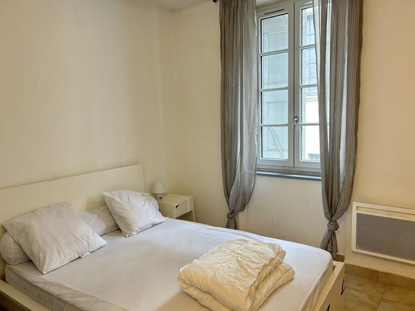 CARCASSONNE - CENTRE-VILLE - T2 MEUBLE - 42 M²