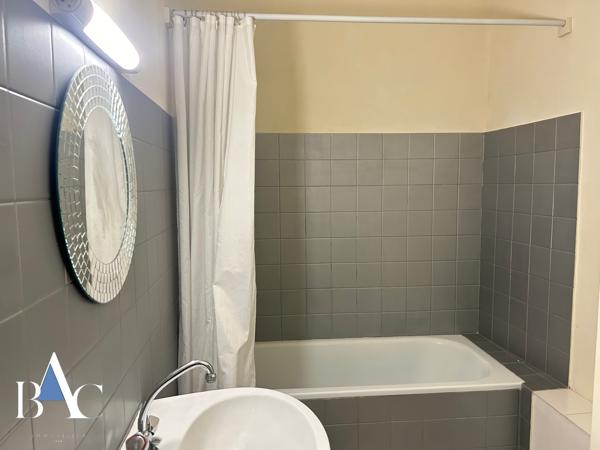 CARCASSONNE - CENTRE-VILLE - T2 MEUBLE - 42 M²