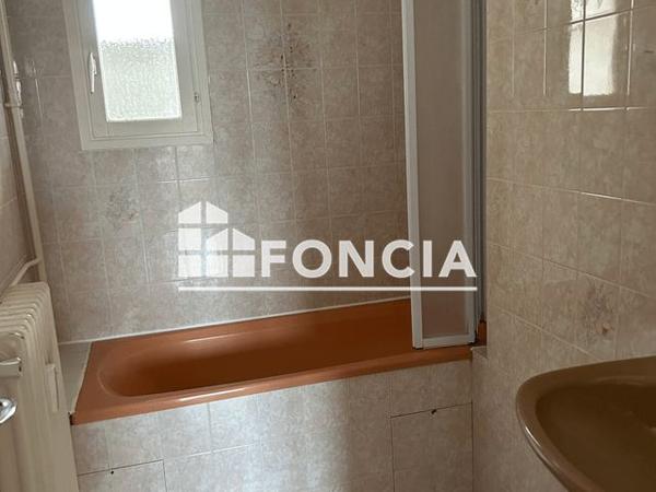 Location Appartement 4 pièces 67.54 m² - 17 AVENUE DES ILAIRES Le Lavandou 83980