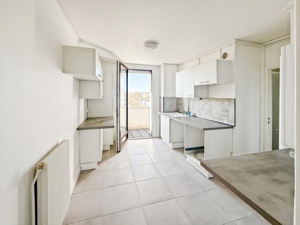 EXCLUSIVITE: Appartement Pessac T5 (82m2 + Cave ) refais à neuf