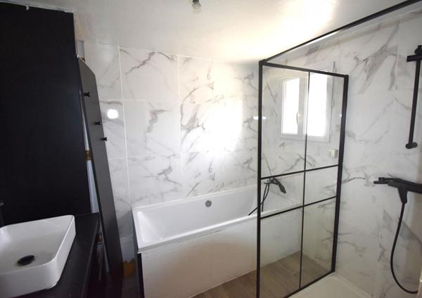 Maison avec jardin et annexe