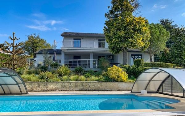 Maison à vendre    8 pièces • 279,45 m2 Saint-Genest-Lerpt