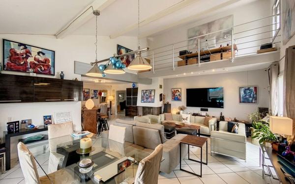 Maison à vendre    8 pièces • 279,45 m2 Saint-Genest-Lerpt